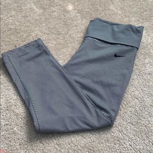 NIKE Women’s Grey Stripped Capris Leggings